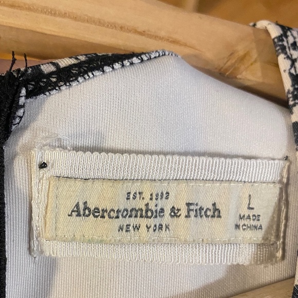 Abercrombie & Fitch Floral Fit&Flare Drop Waist
Sleeveless Knit Dress Size Large - Picture 3 of 3